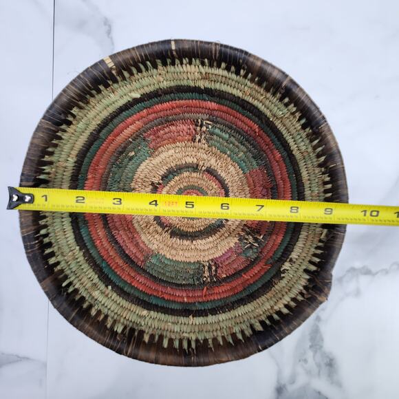 Gorgeous Hand-Woven striped basket bowl made of died grasses aprx. 9 x 5 inches - Picture 5 of 7